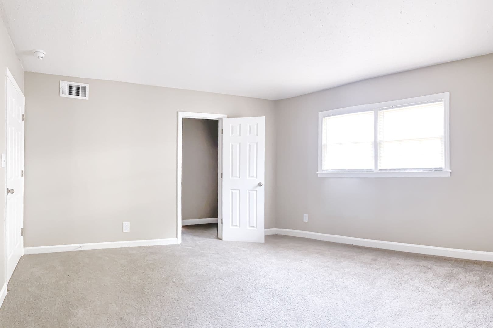 Mount Holly Townhome: 300 E Charlotte Ave
