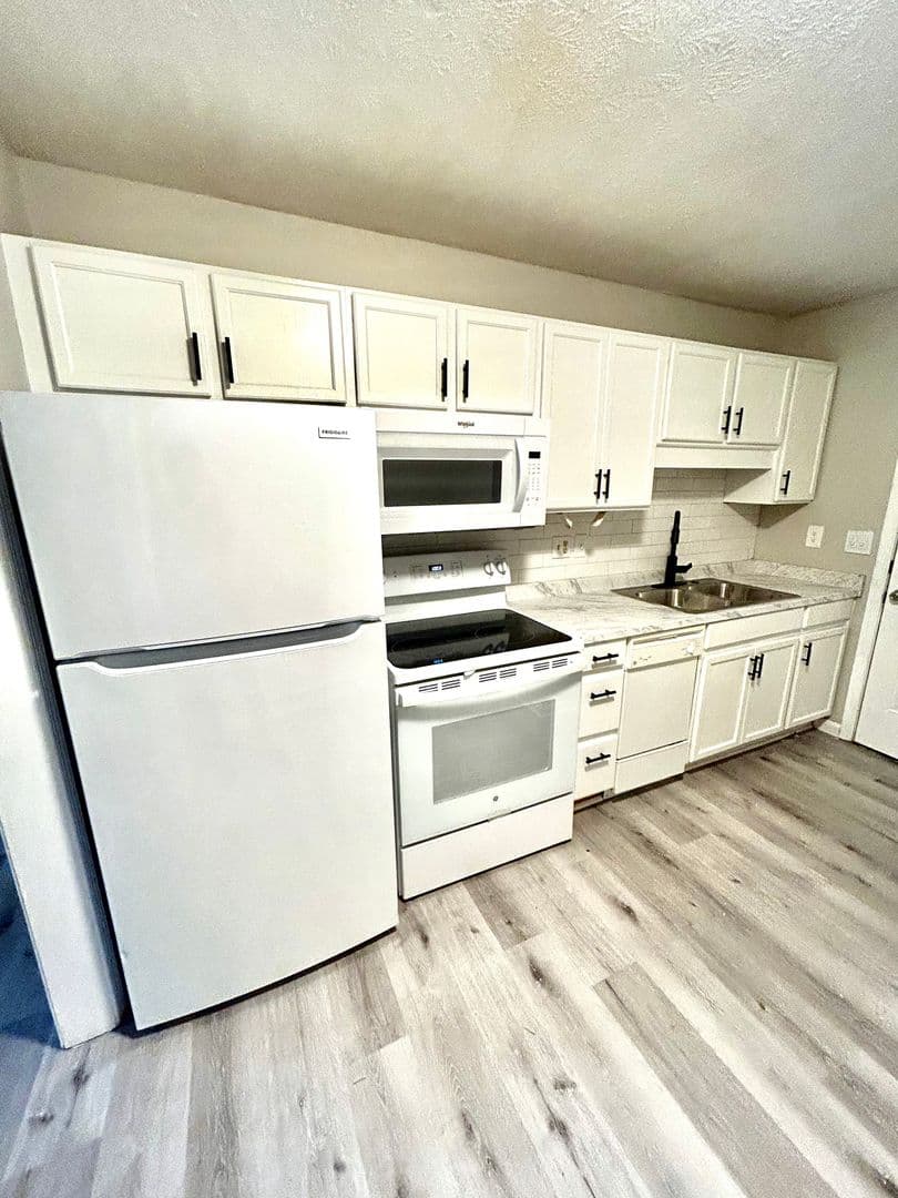 Fayetteville Apartment: 7569 Faraday Place