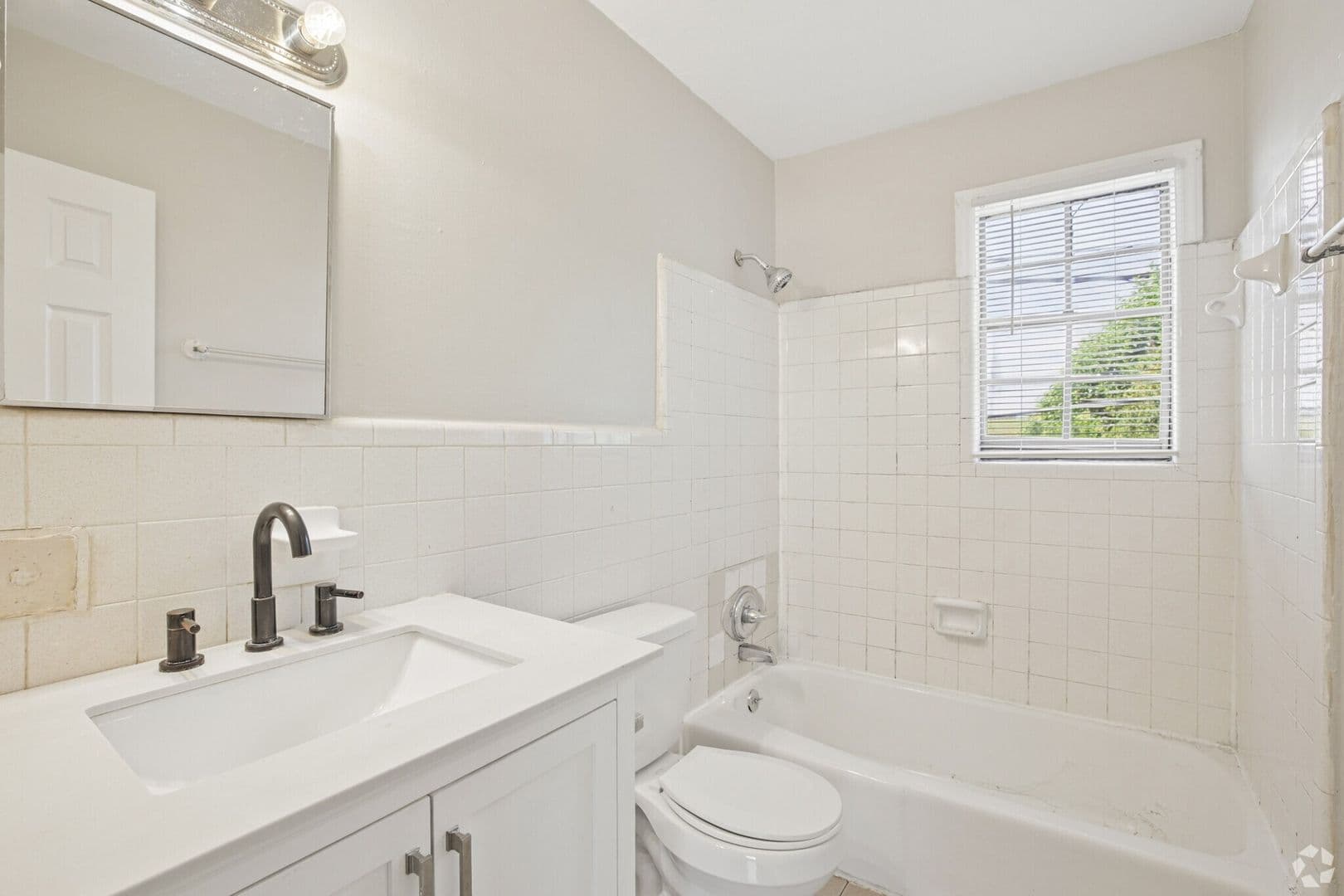 Charlotte Apartment: 5822 Cedars East Ct