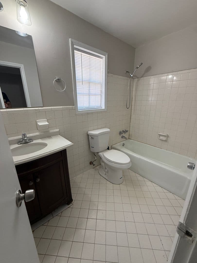 Charlotte Apartment: 5822 Cedars East Ct
