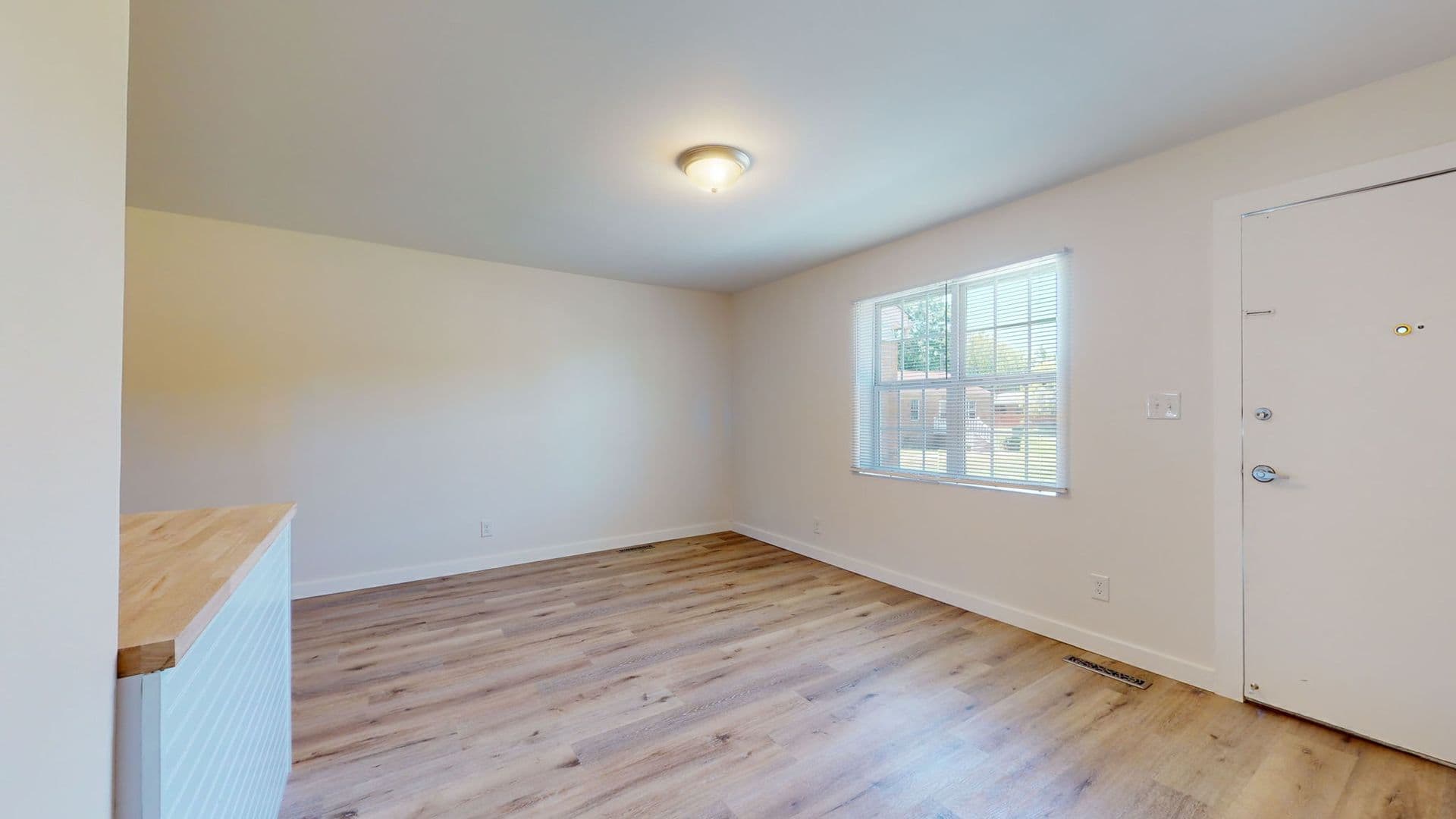 Monroe Apartment: Fairley Avenue