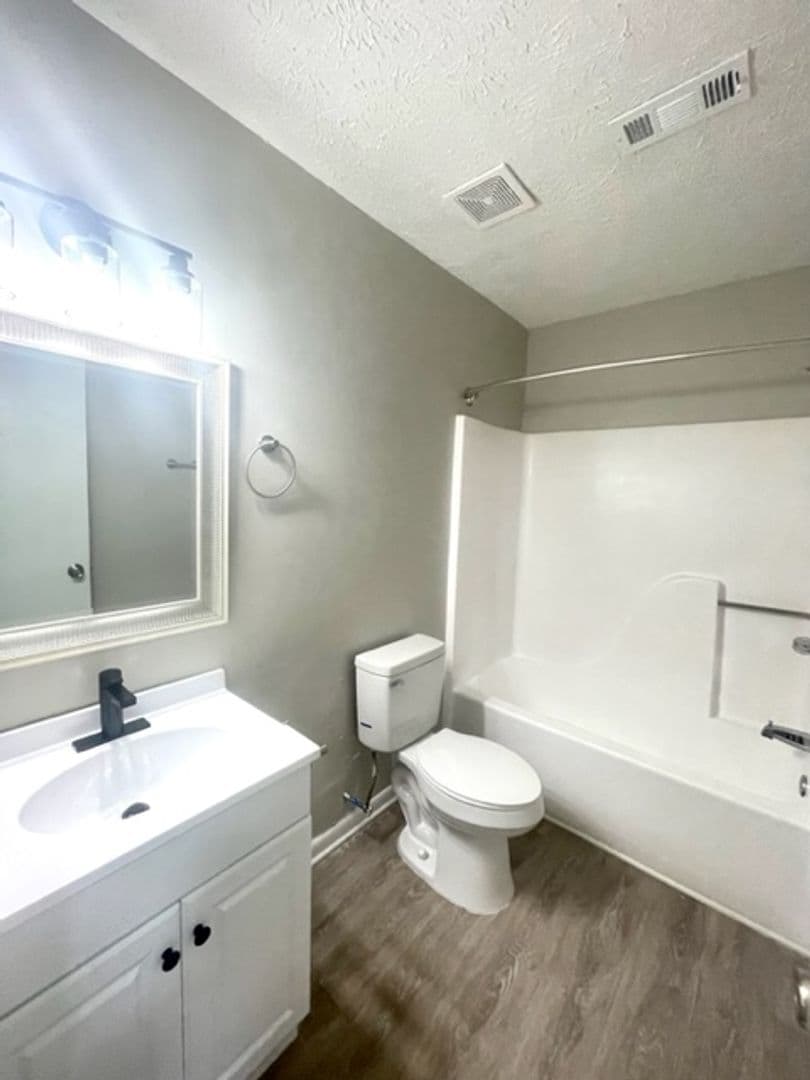 Fayetteville Apartment: Elcone Dr