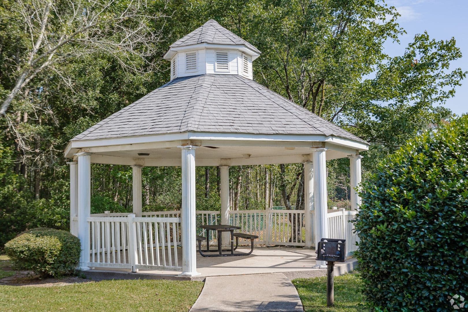 Summerville Apartment: 246 Pidgeon Bay Rd