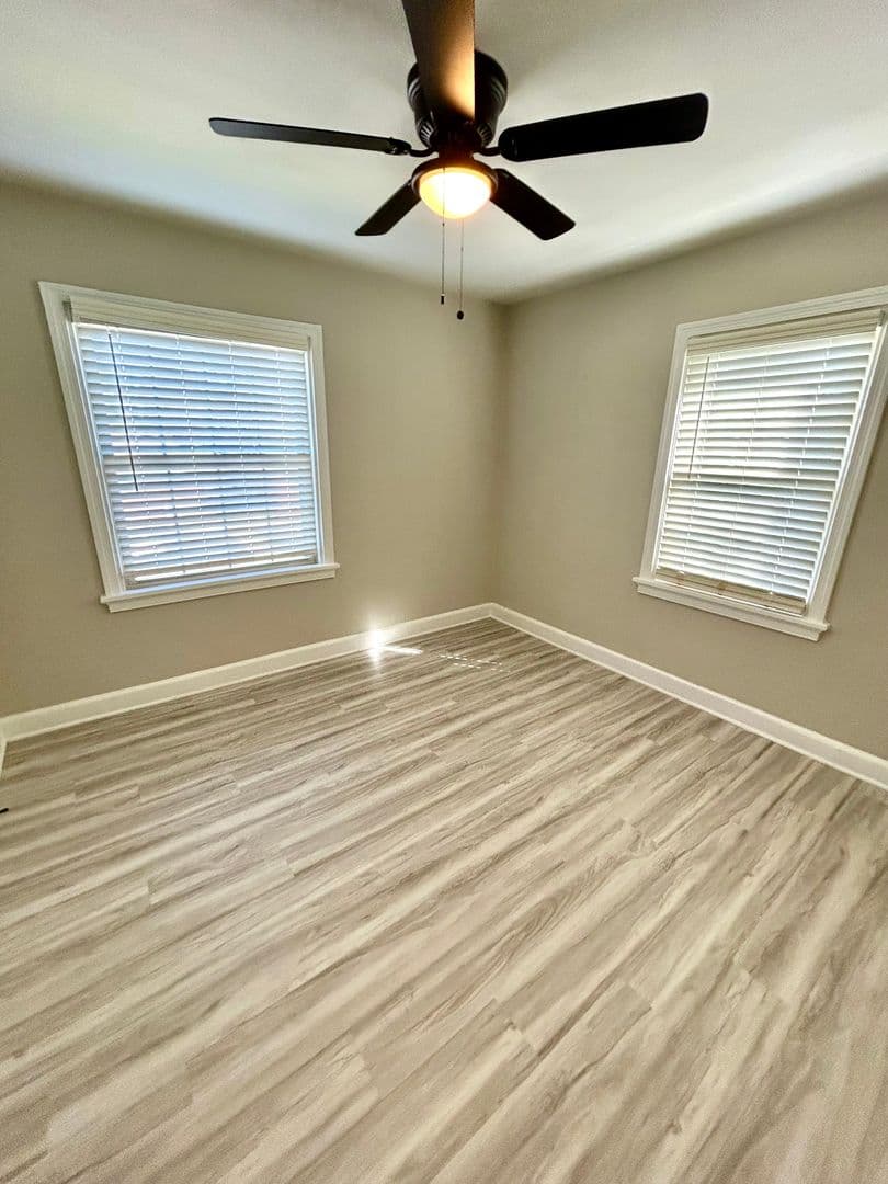 Fayetteville Apartment: 1107 W Rowan St