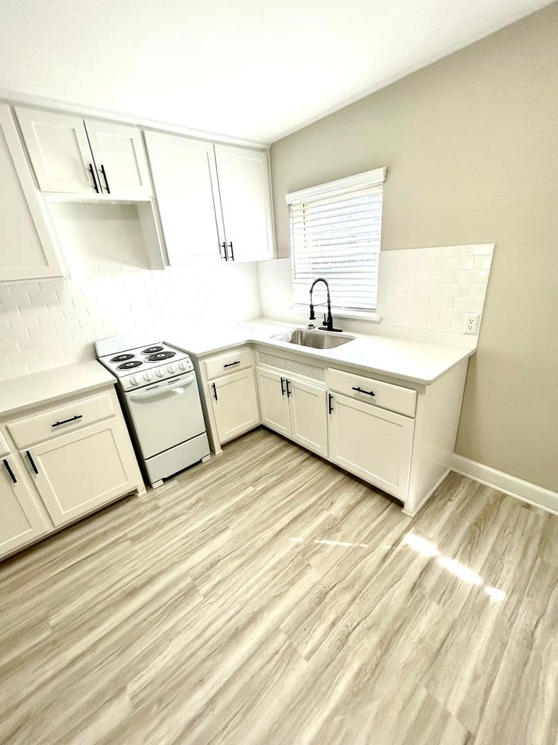 Fayetteville Apartment: 1107 W Rowan St