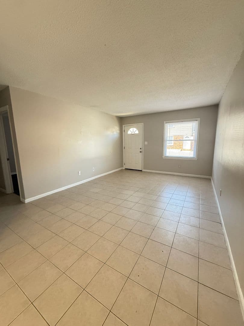 Charlotte Apartment: 5822 Cedars East Ct