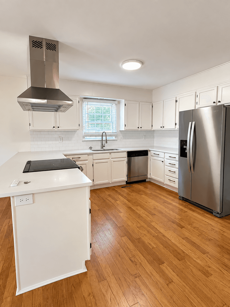 Charlotte House: 3506 Redstones Rd