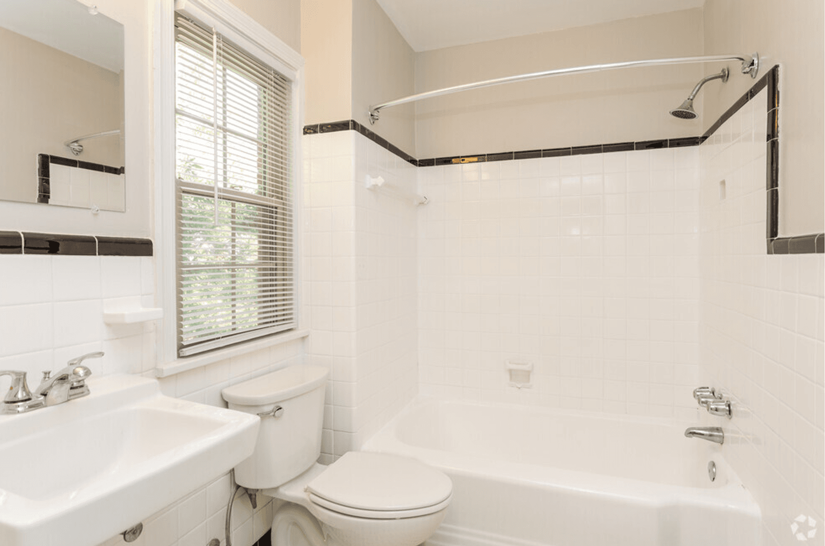 Fayetteville Apartment: 1107 W Rowan St
