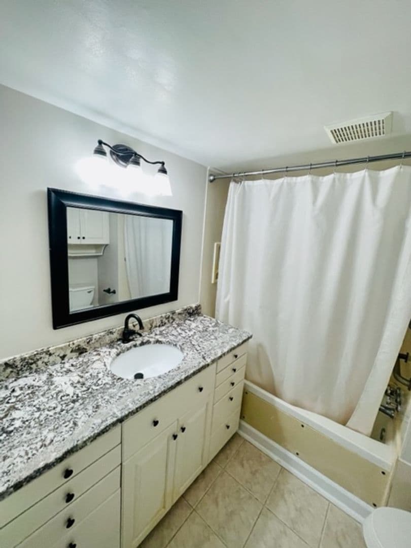 Charlotte Condo: 2503 Roswell Avenue