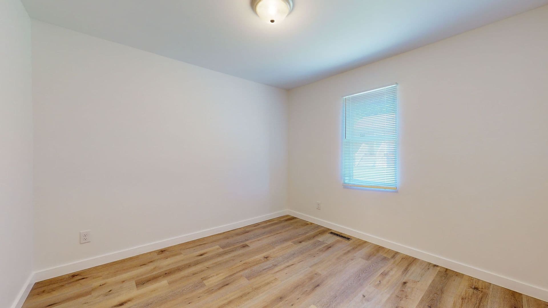 Monroe Apartment: Fairley Avenue