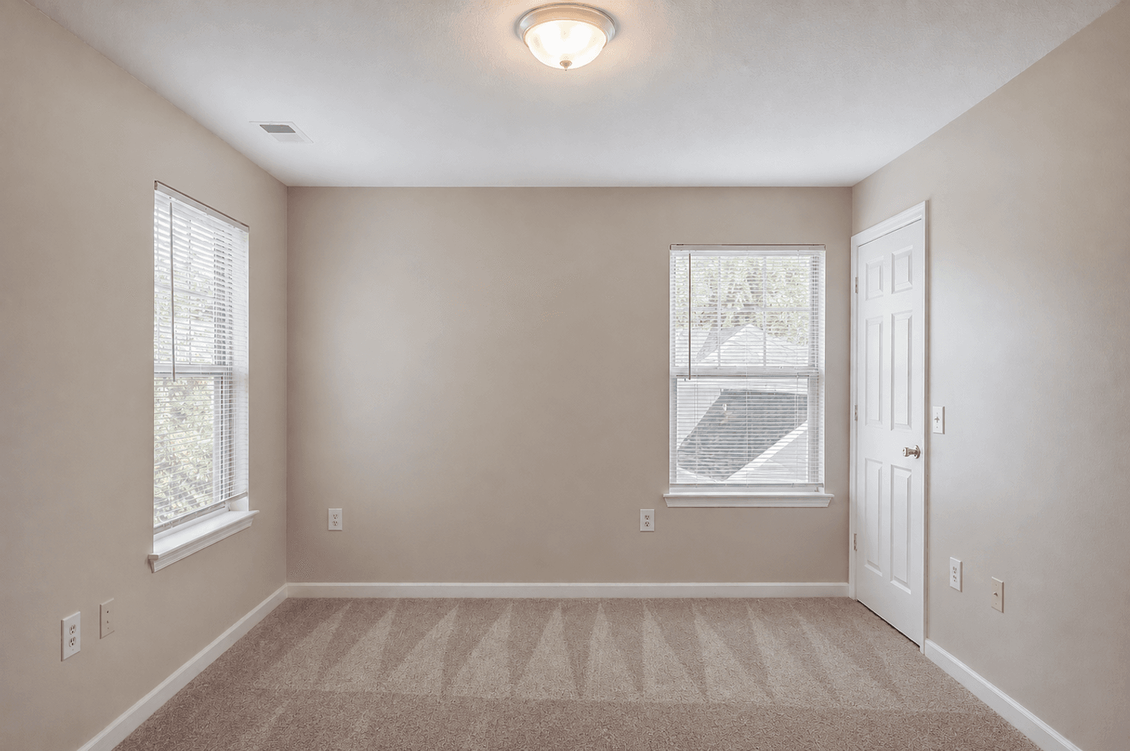 Summerville Apartment: 246 Pidgeon Bay Rd