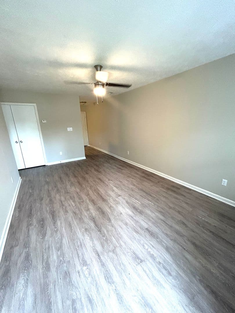 Fayetteville Apartment: Elcone Dr