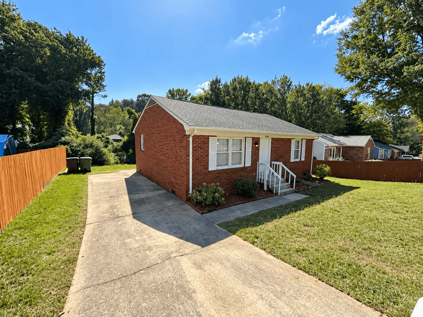 Charlotte House: 3506 Redstones Rd