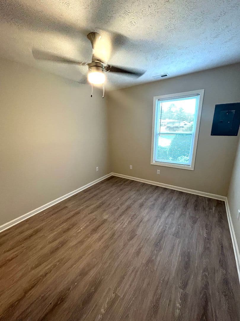 Fayetteville Apartment: Elcone Dr