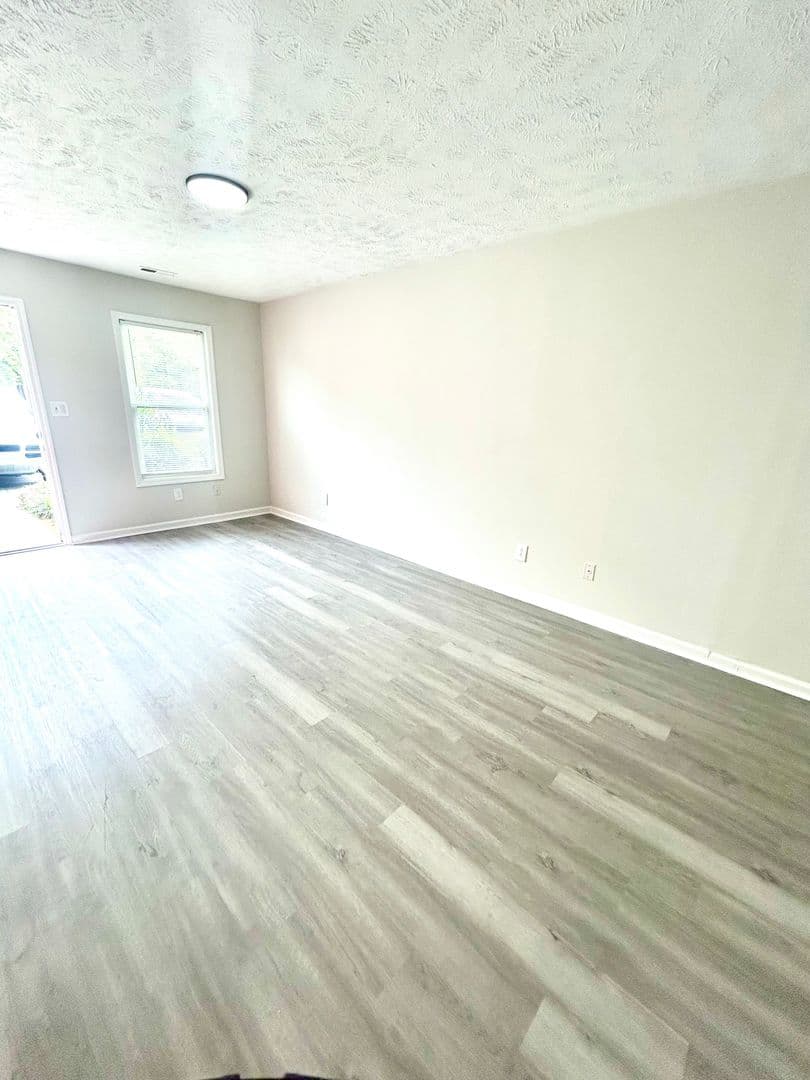 Fayetteville Apartment: Elcone Dr