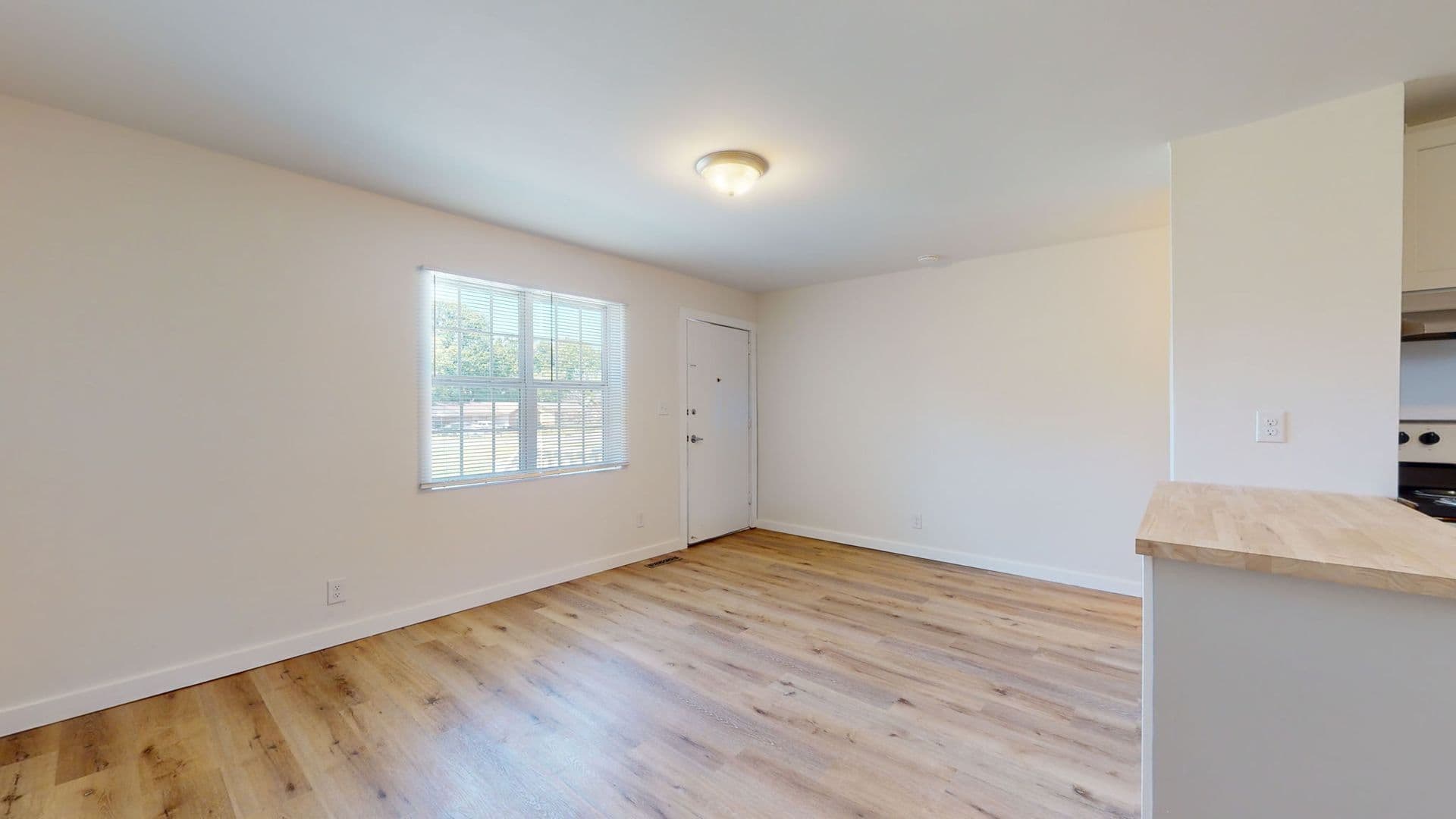 Monroe Apartment: Fairley Avenue