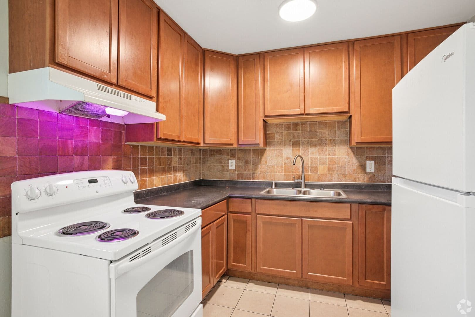 Charlotte Apartment: 5822 Cedars East Ct