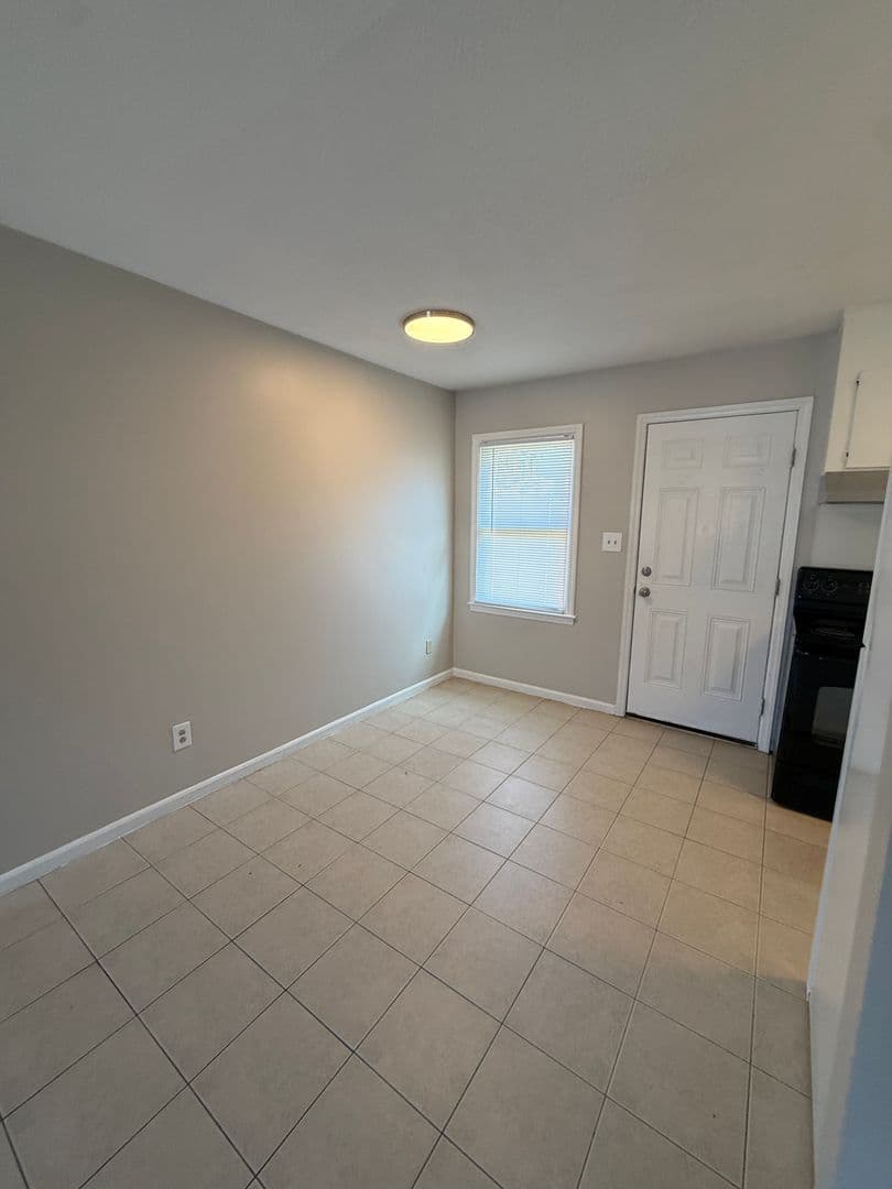 Charlotte Apartment: 5822 Cedars East Ct