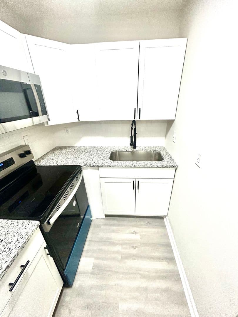 Fayetteville Apartment: Elcone Dr
