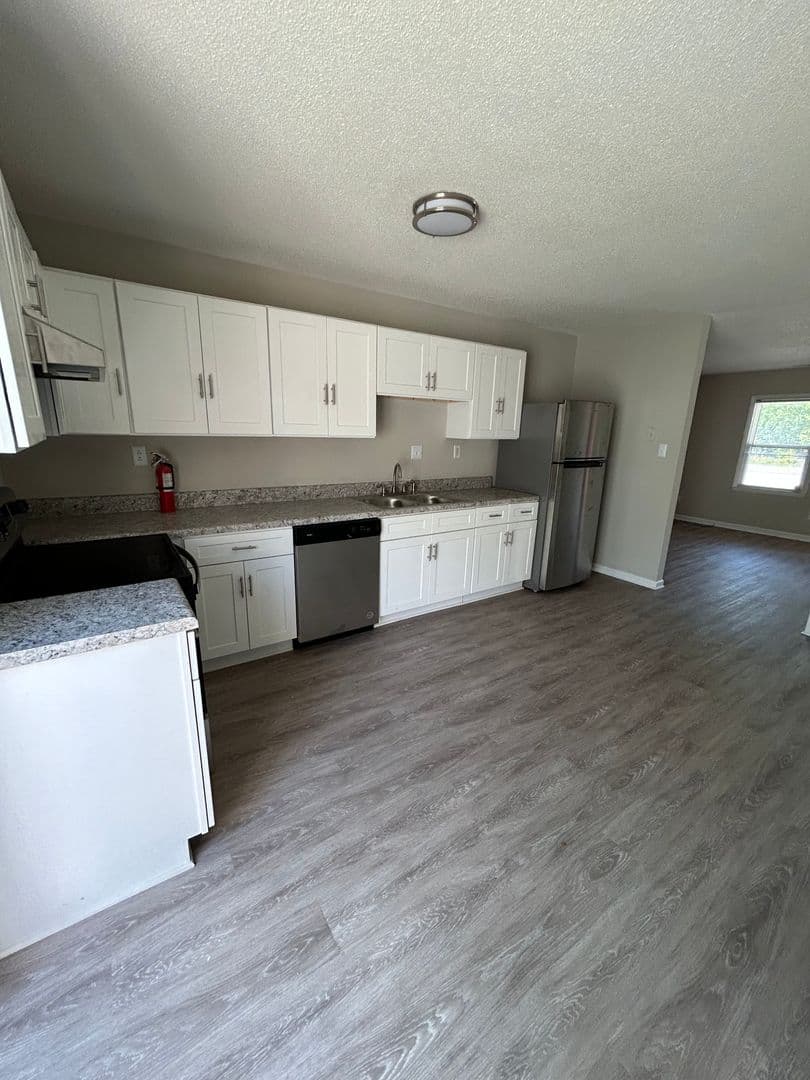 Fayetteville Apartment: Elcone Dr