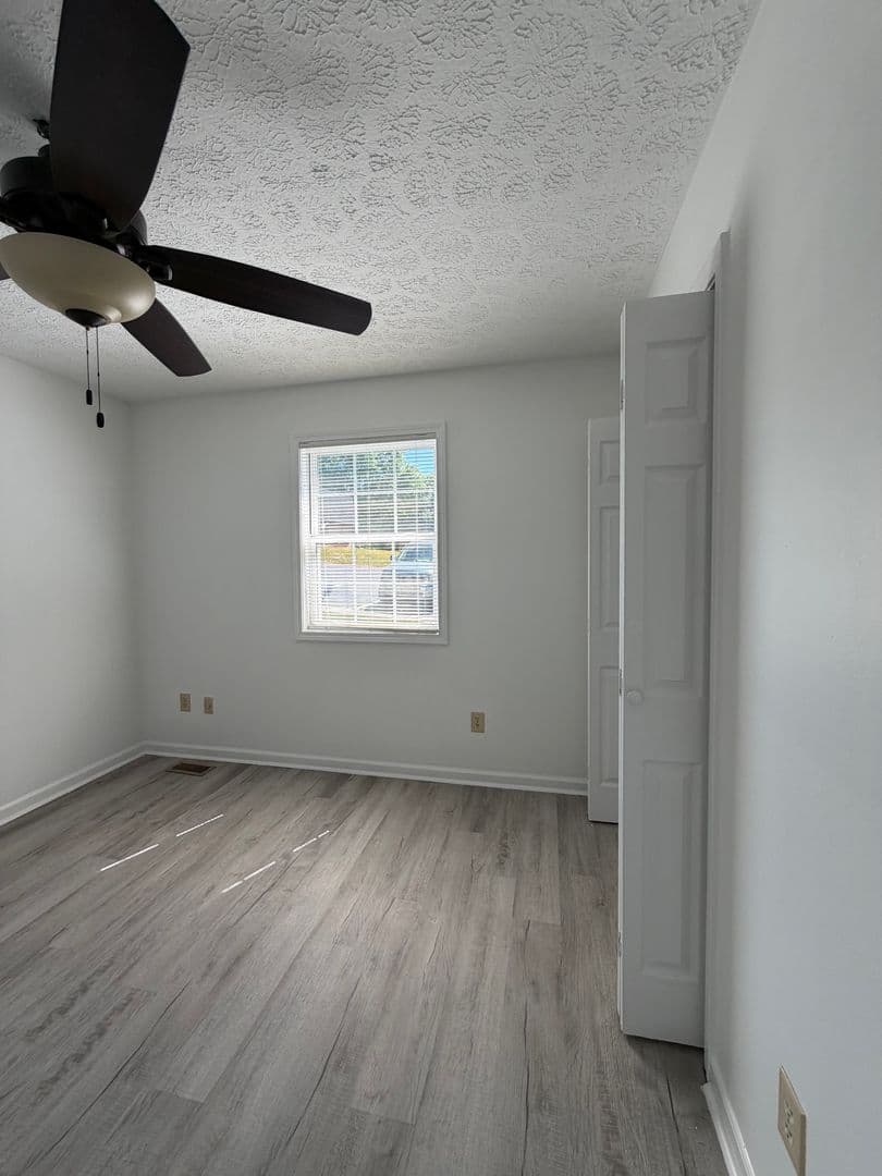 Dallas Apartment: 103 Mindy Lane