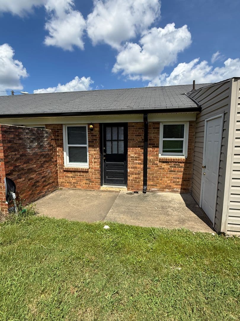 Charlotte Apartment: 5822 Cedars East Ct