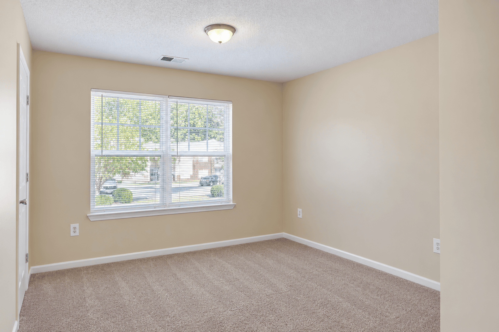Summerville Apartment: 246 Pidgeon Bay Rd
