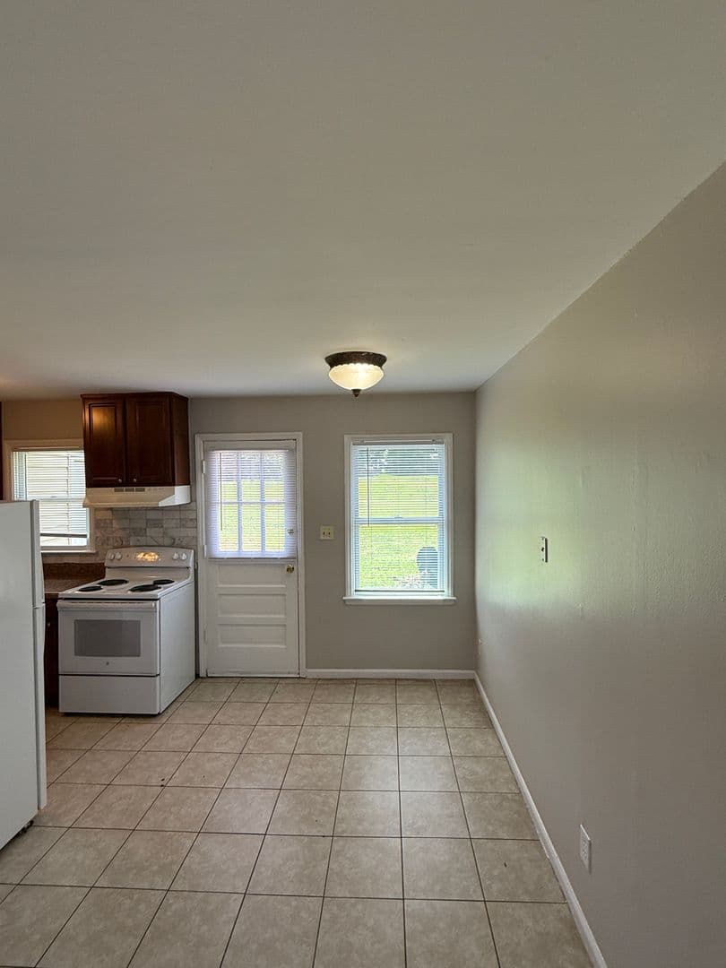Charlotte Apartment: 5822 Cedars East Ct