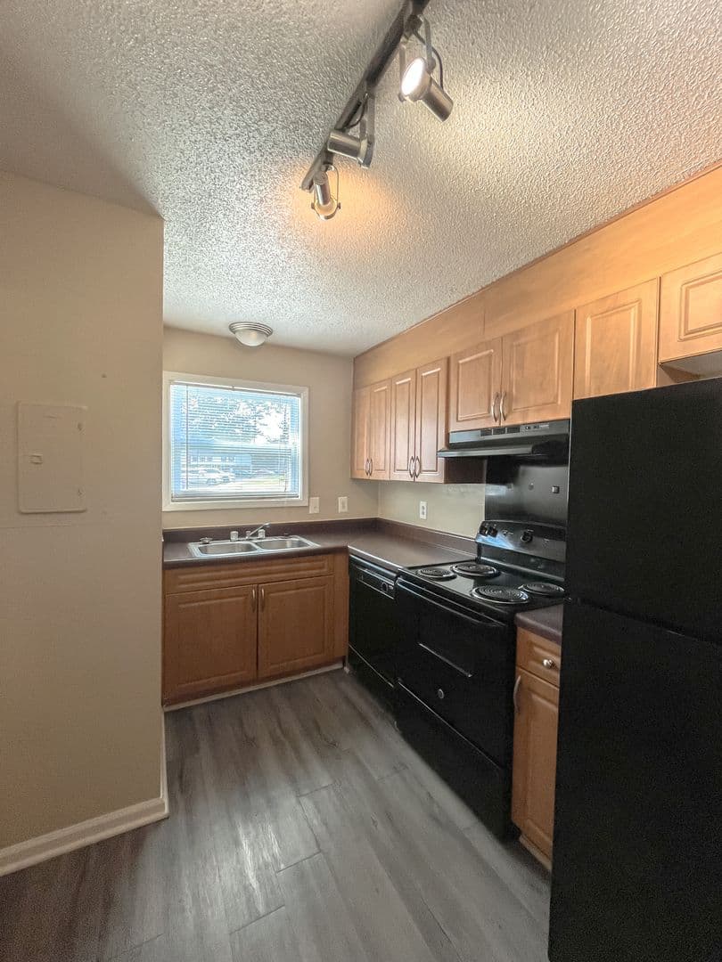 Jacksonville Apartment: 301 Village Drive