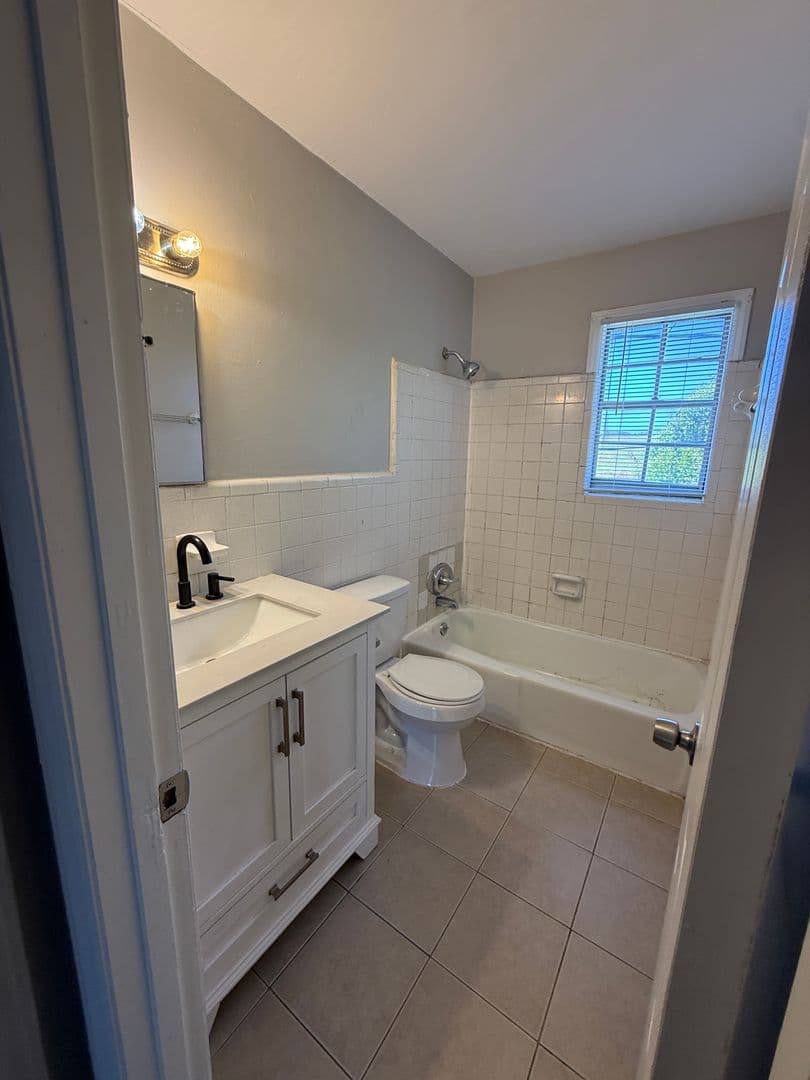 Charlotte Apartment: 5822 Cedars East Ct