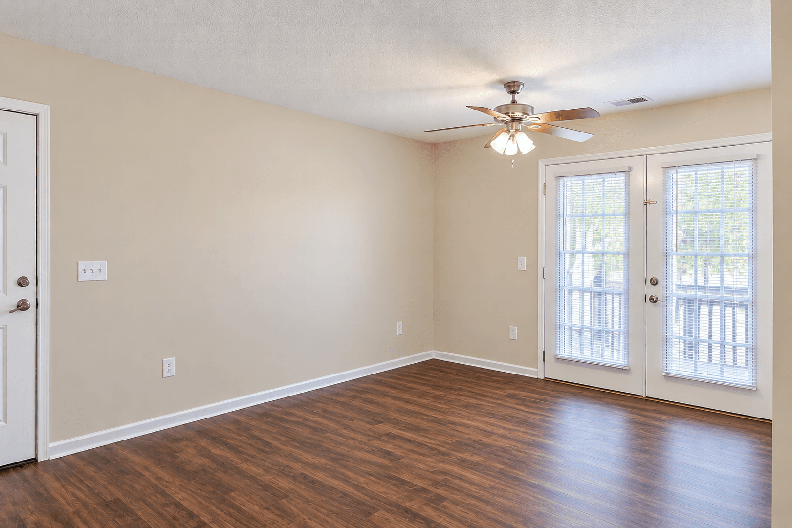 Summerville Apartment: 246 Pidgeon Bay Rd
