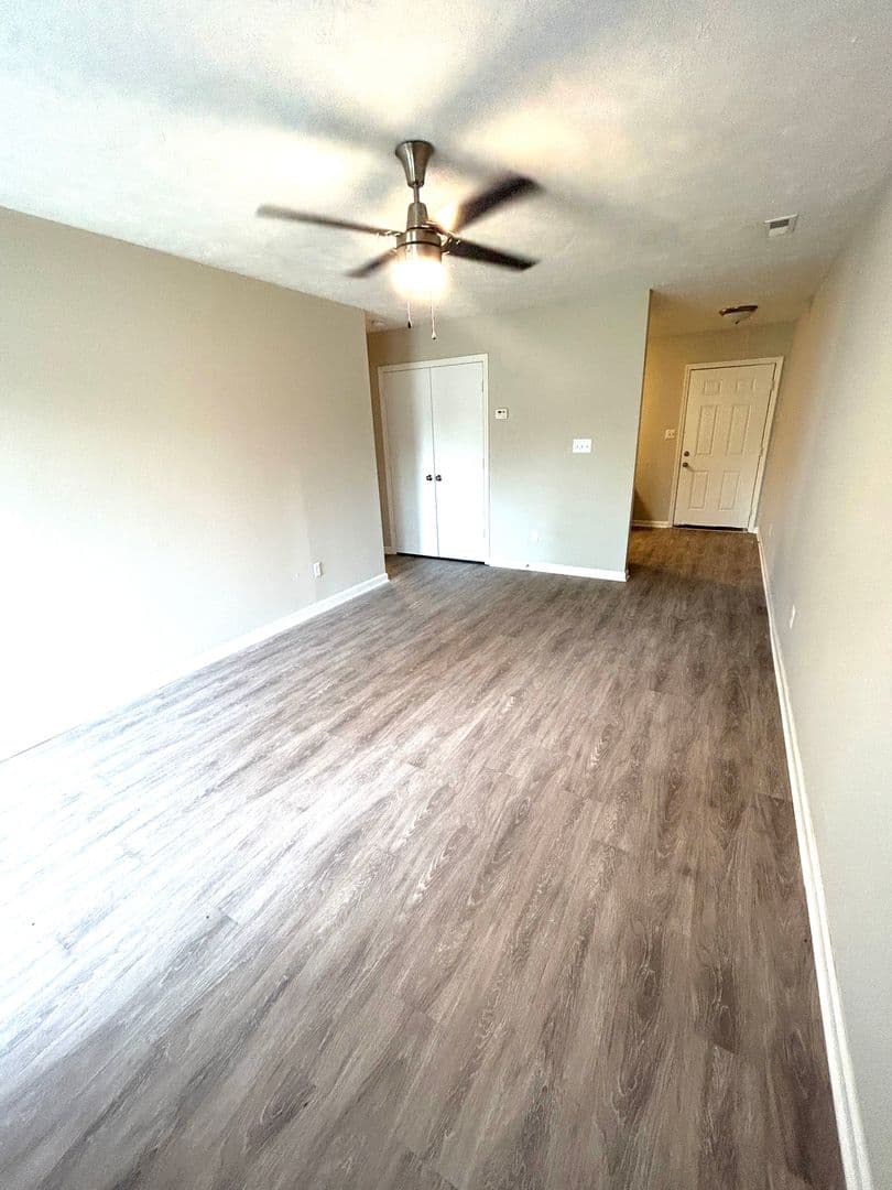 Fayetteville Apartment: Elcone Dr