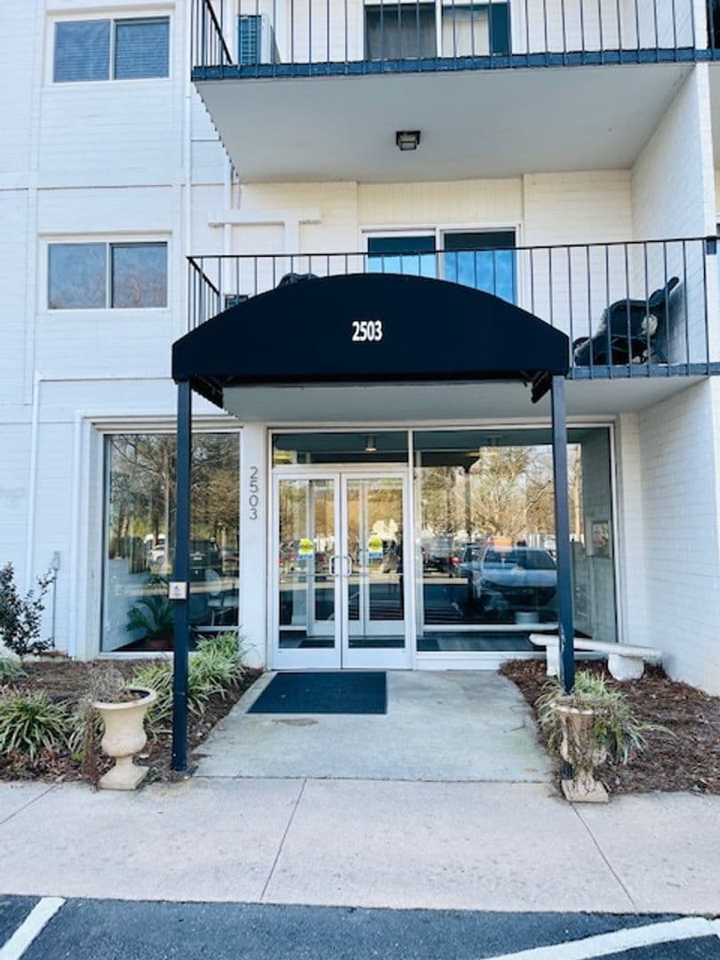 Charlotte Condo: 2503 Roswell Avenue