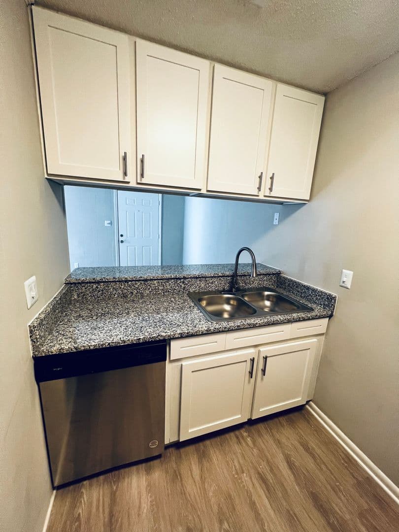 Fayetteville Apartment: Blanton Road