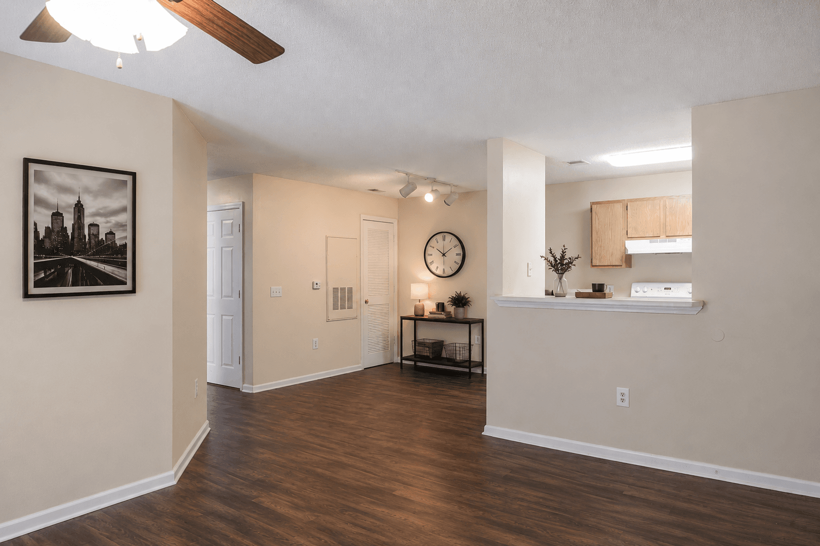 Summerville Apartment: 246 Pidgeon Bay Rd