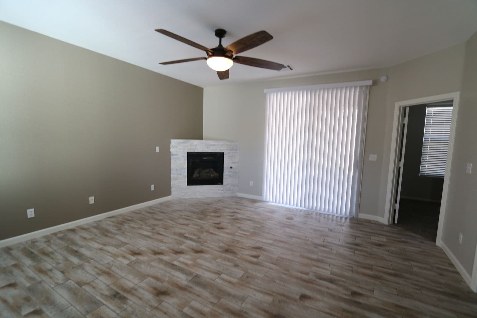 Las Vegas House: 8947 College Green