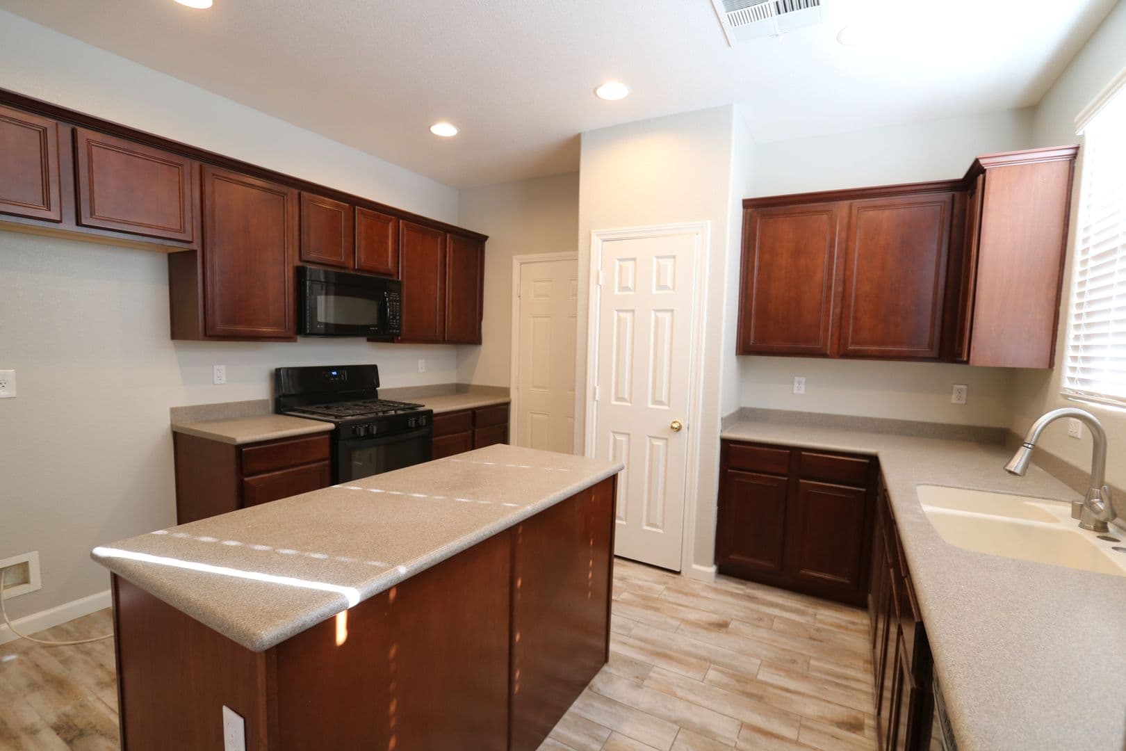 Las Vegas House: 8947 College Green