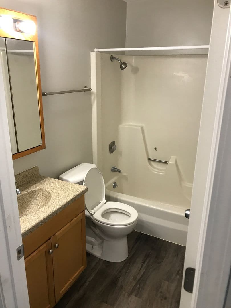 Washington Apartment: 1927 & 1931 Canterbury