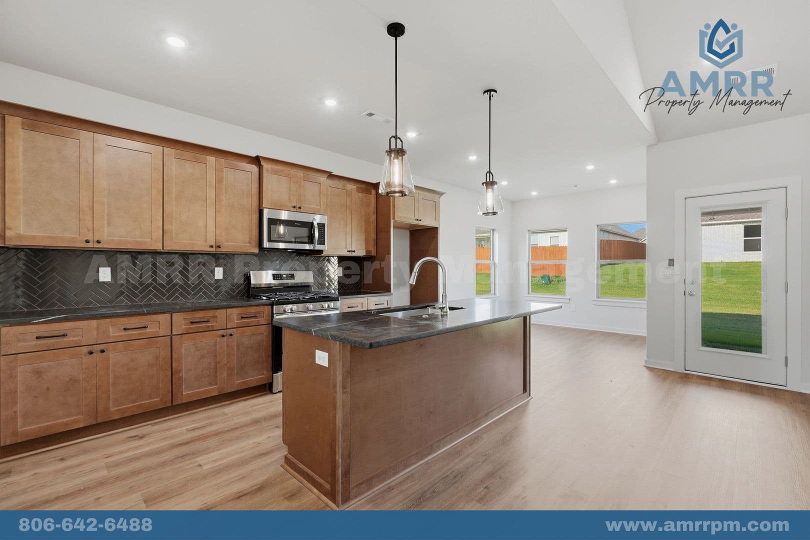 Siloam Springs House: 2307 N Lexington St