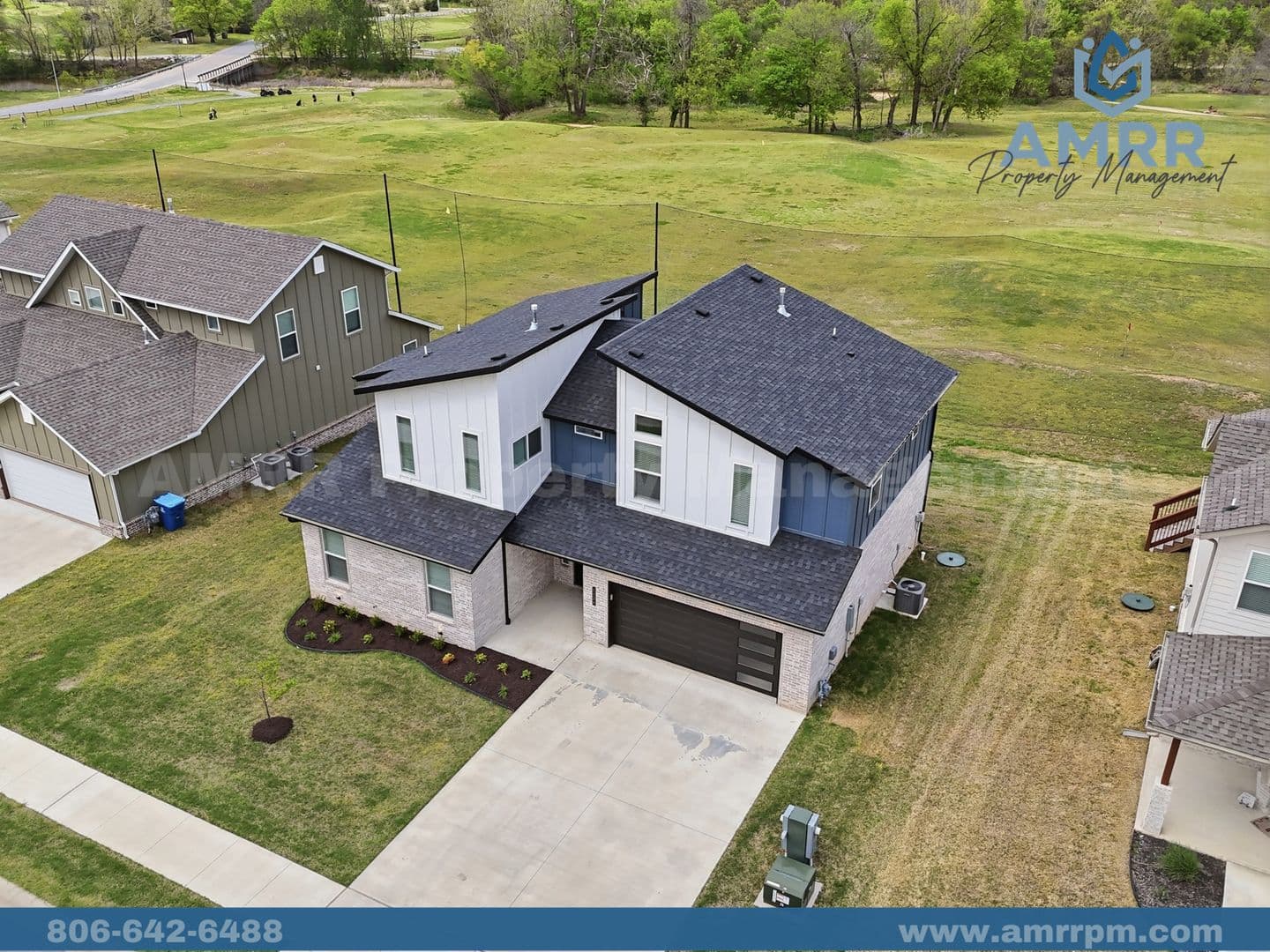 Pea Ridge House: 1124 Bunker Dr