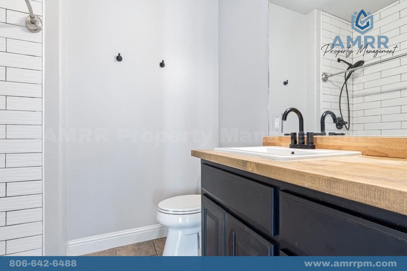 Bella Vista House: 4 Boxford Ln