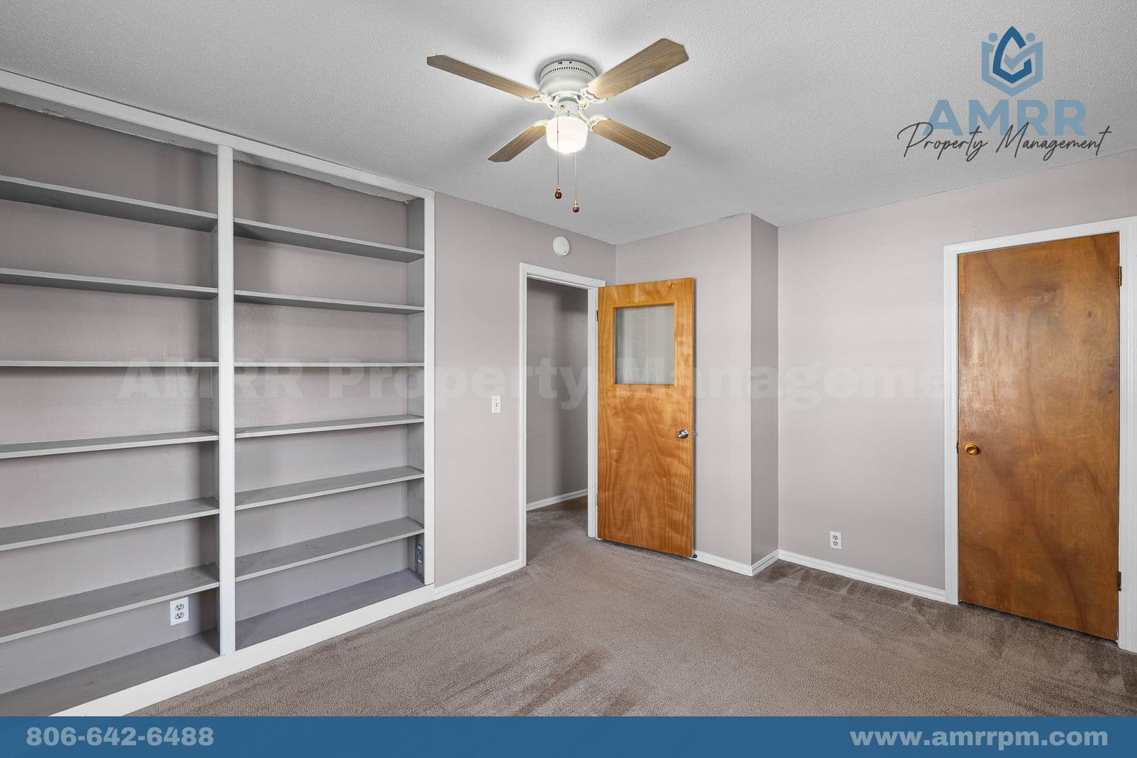 Gentry House: 141 W Main St