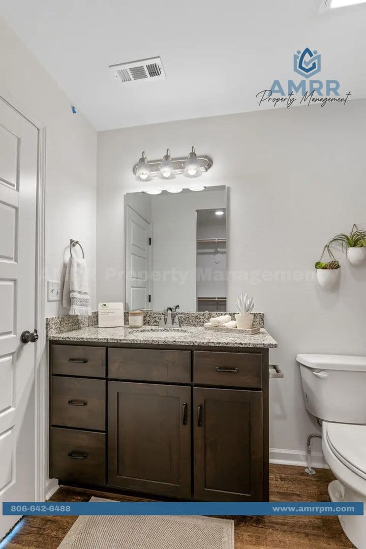 Decatur House: 408 Honeybee Ave