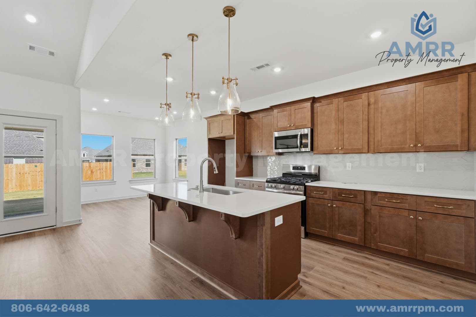 Siloam Springs House: 2304 N Zane St