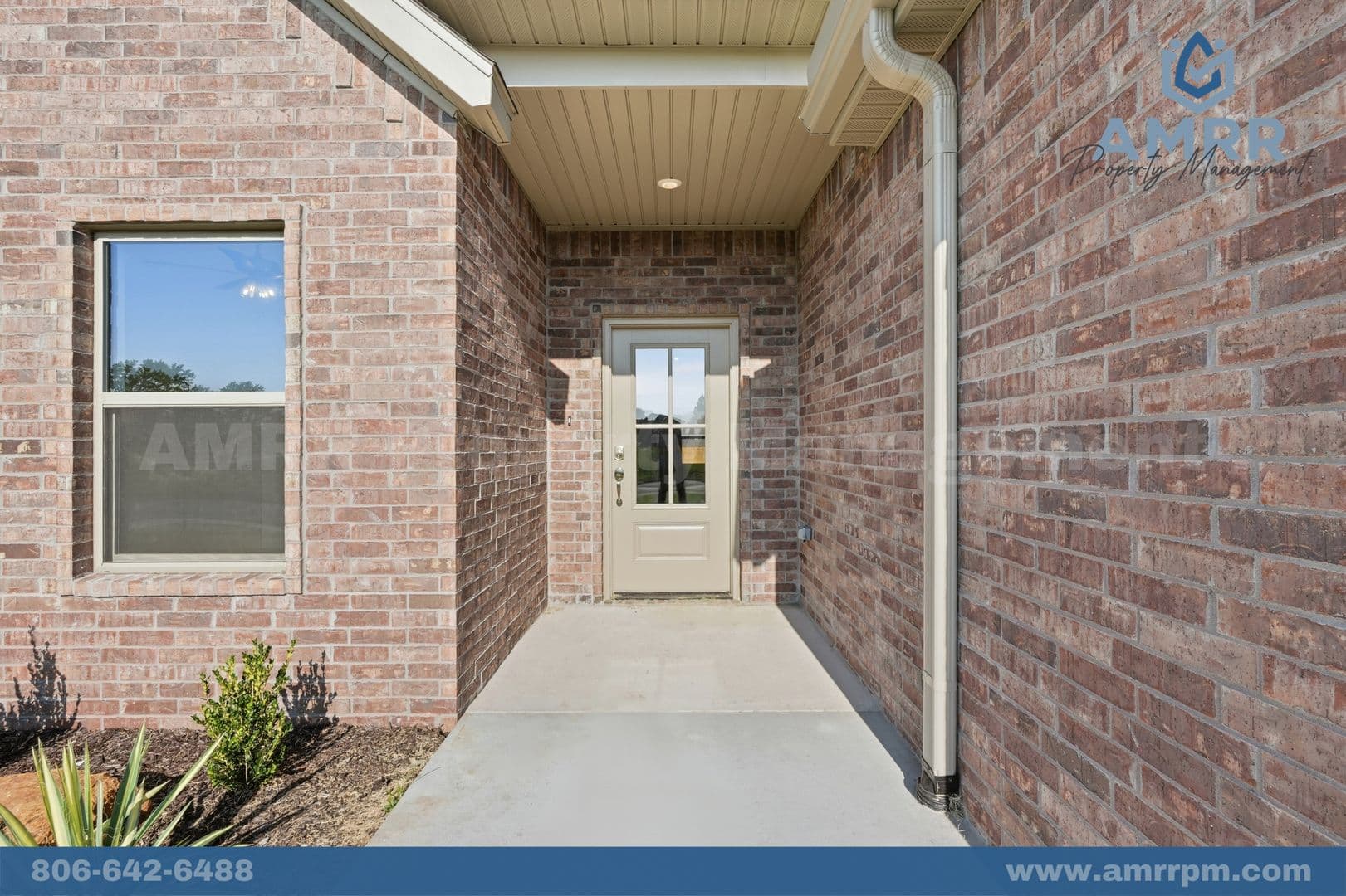 Siloam Springs House: 2304 N Zane St