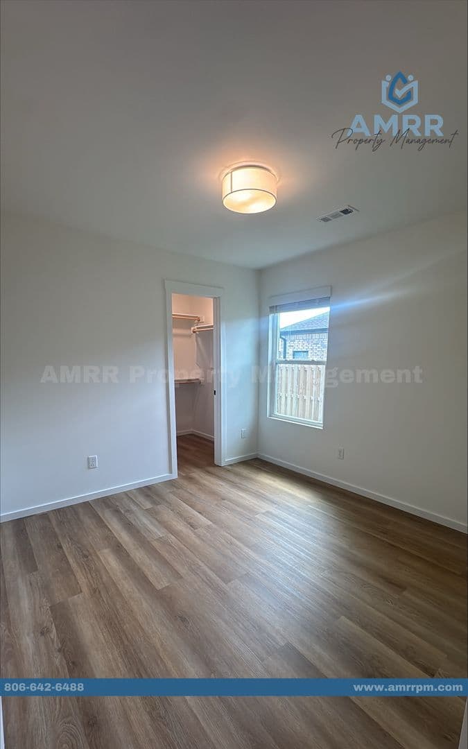 Pea Ridge House: 2028 Porter St