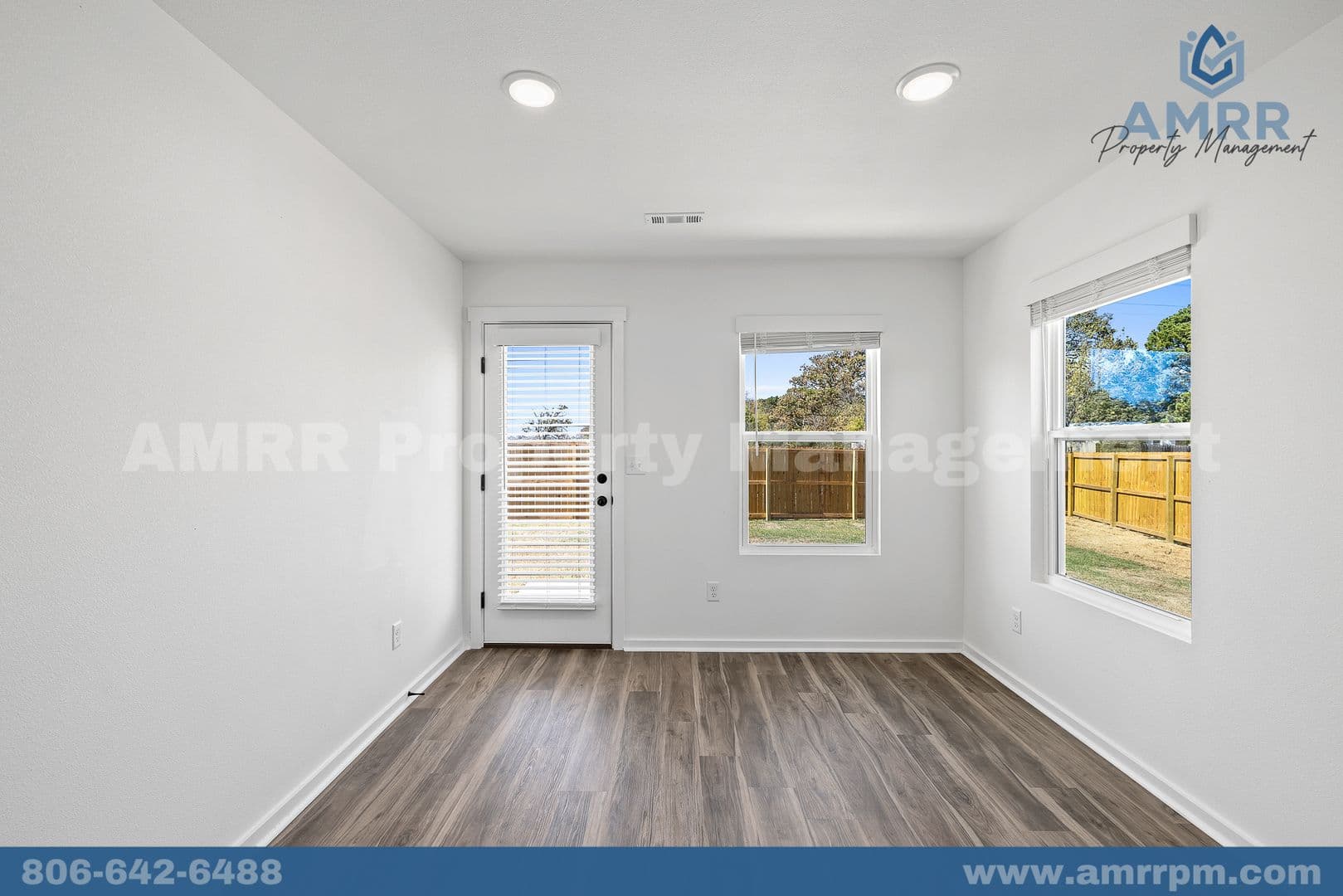 Gentry House: 208 SW Vicki St