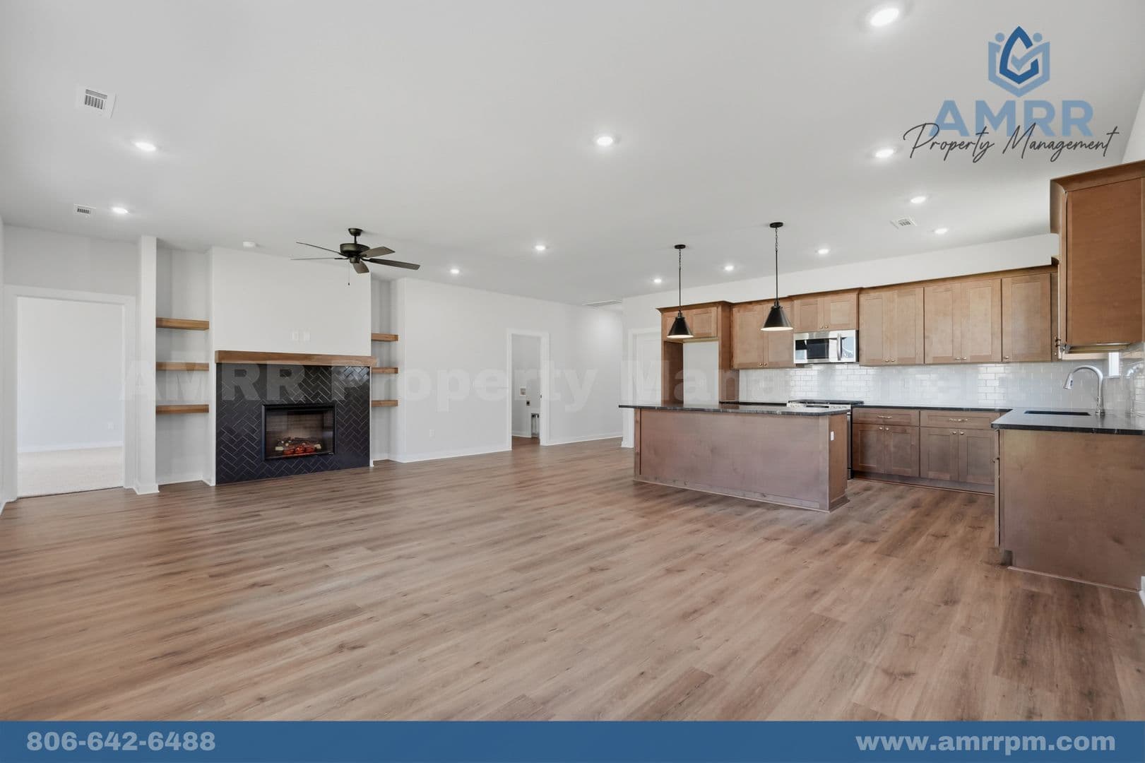 Siloam Springs House: 2301 N Lexington St