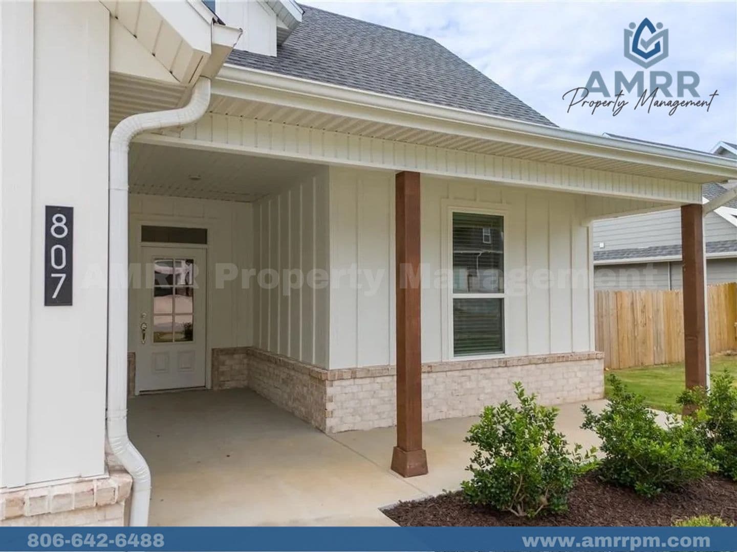 Prairie Grove House: 807 Mueller Way