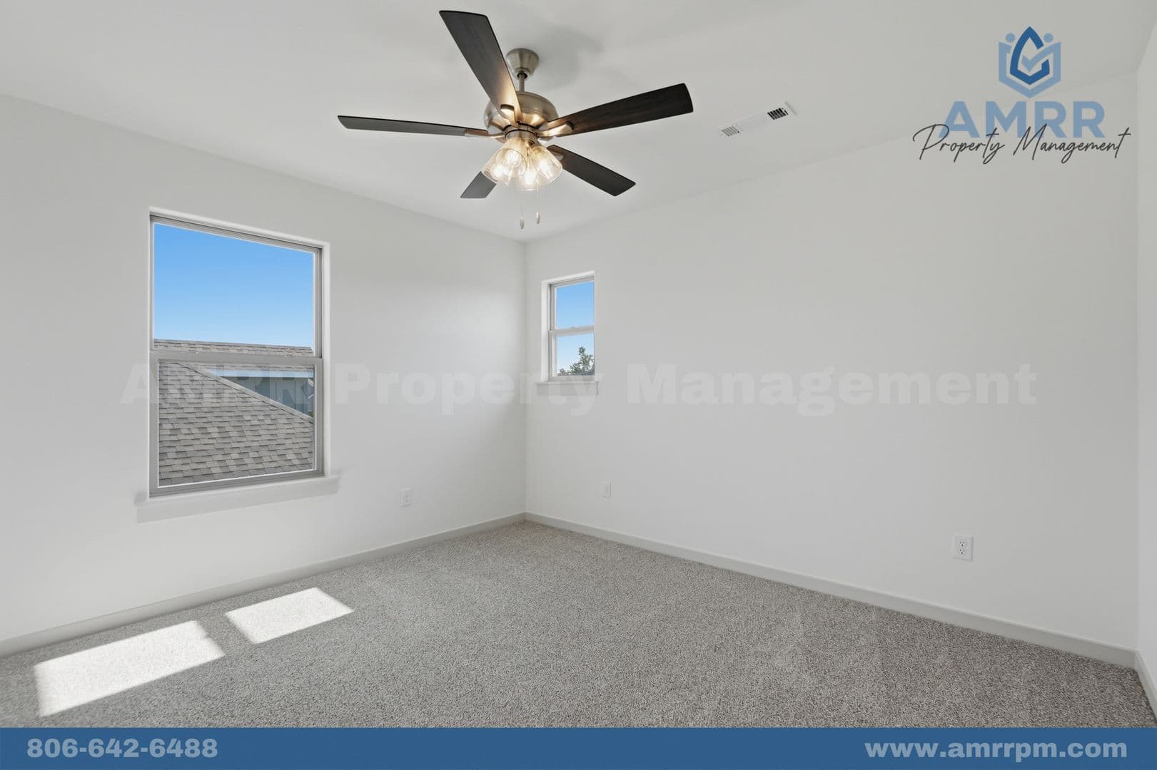 Siloam Springs House: 2304 N Zane St